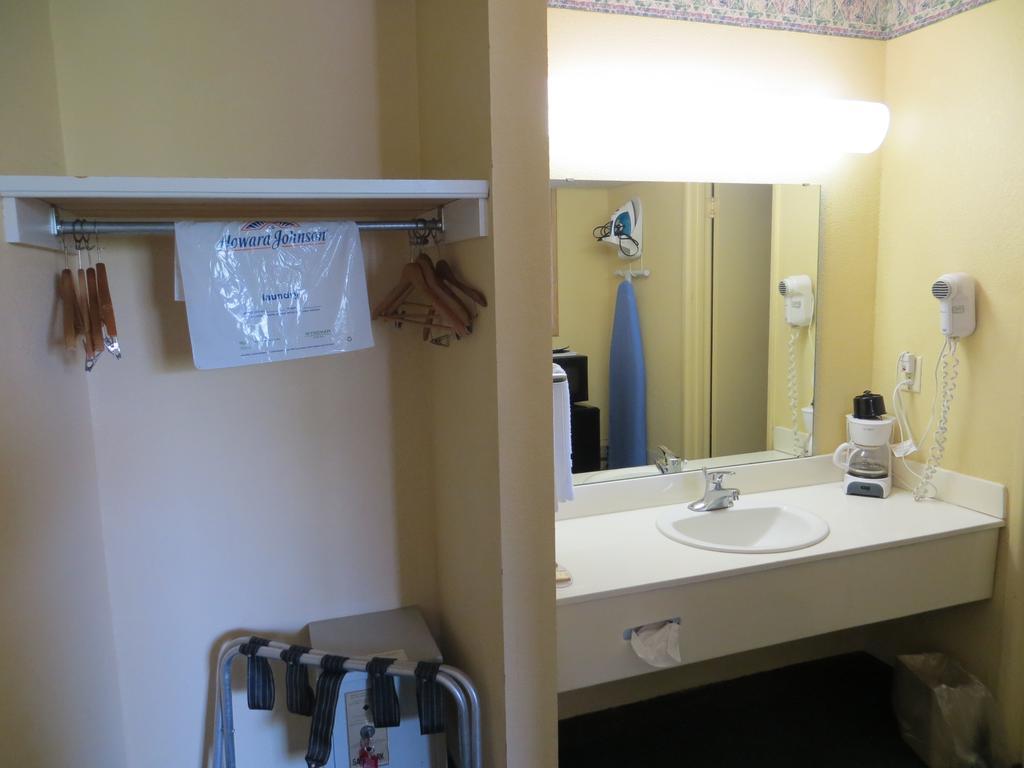 Hotel Howard Johnson Express 2*
