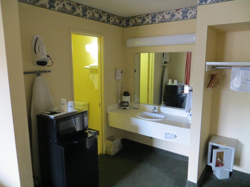 Hotel Howard Johnson Express 2*