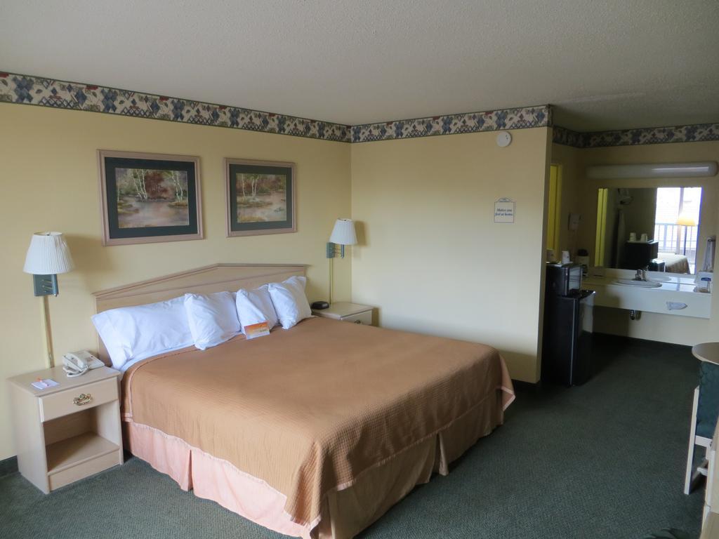 Howard Johnson Express Hot Springs