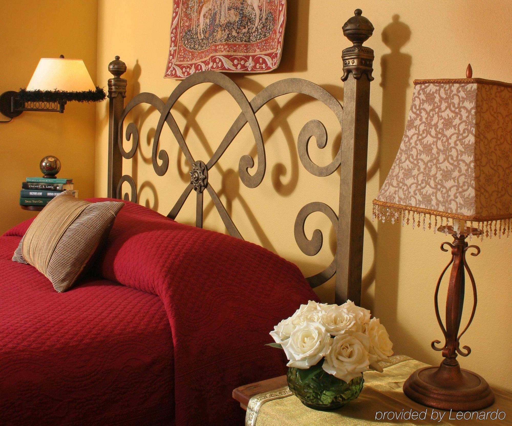 Lookout Point Lakeside Hotel 4*