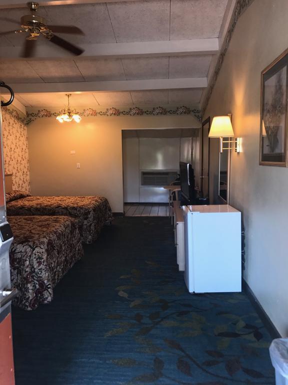 Red Carpet Motel