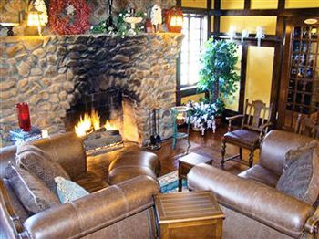 Hilltop Manor Bed & Breakfast 4*