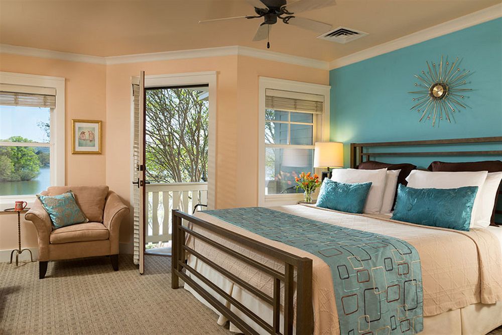 Lookout Point Lakeside Hotel