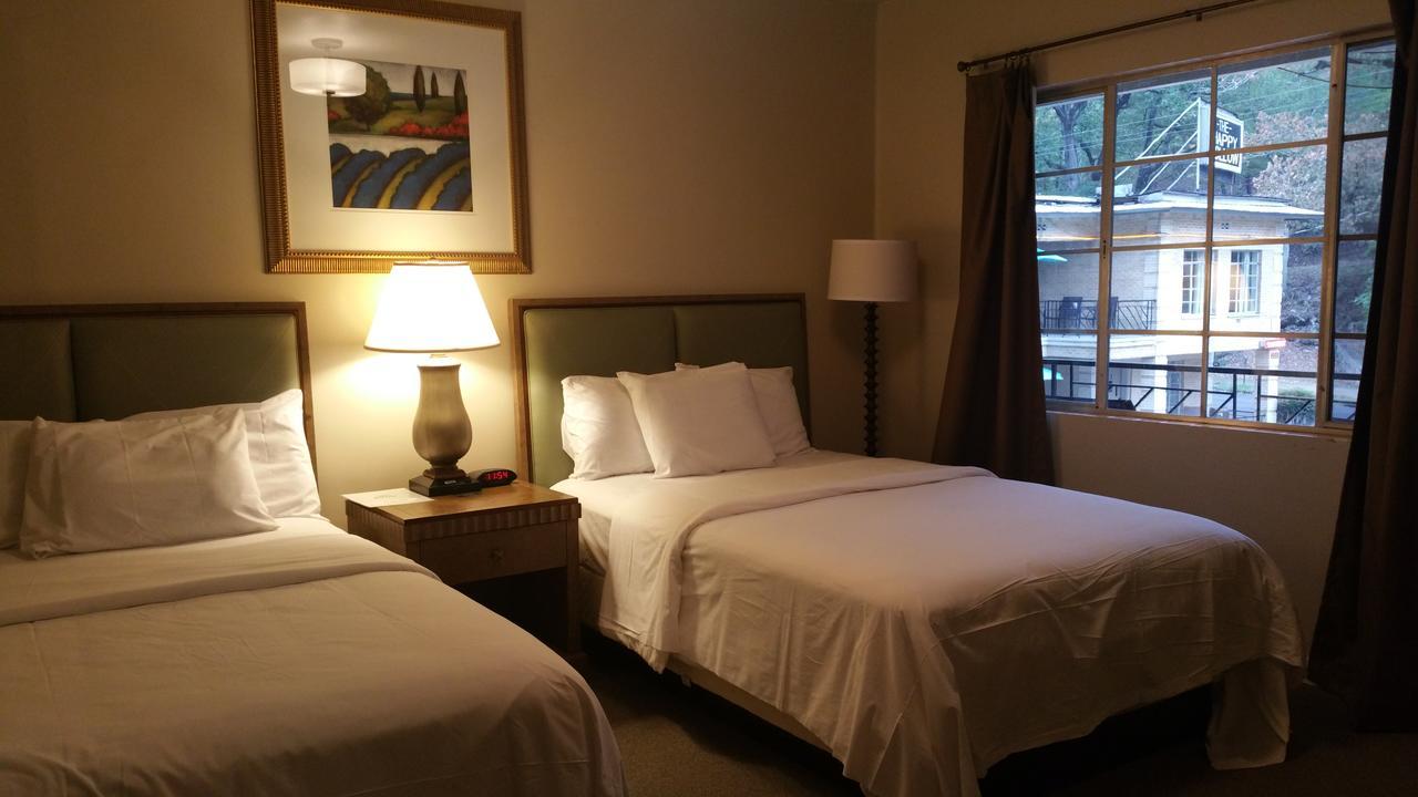Hotel The Happy Hollow Hot Springs