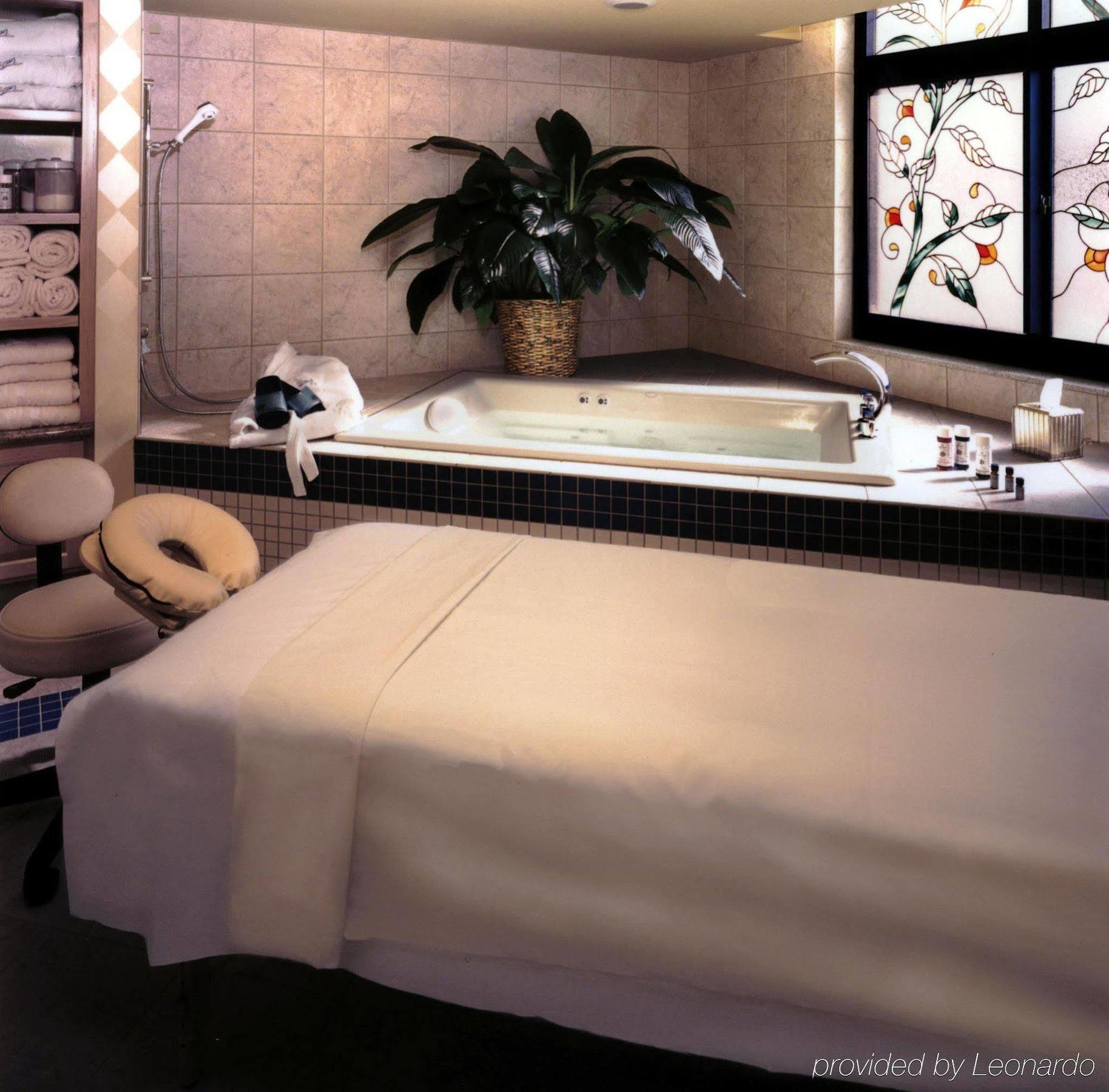 Embassy By Hilton At Convention Center Hotel 4*