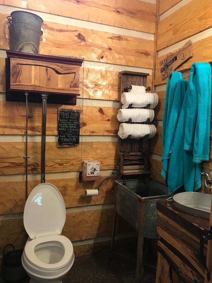 Fox Pass Cabins Bed & Breakfast Hot Springs