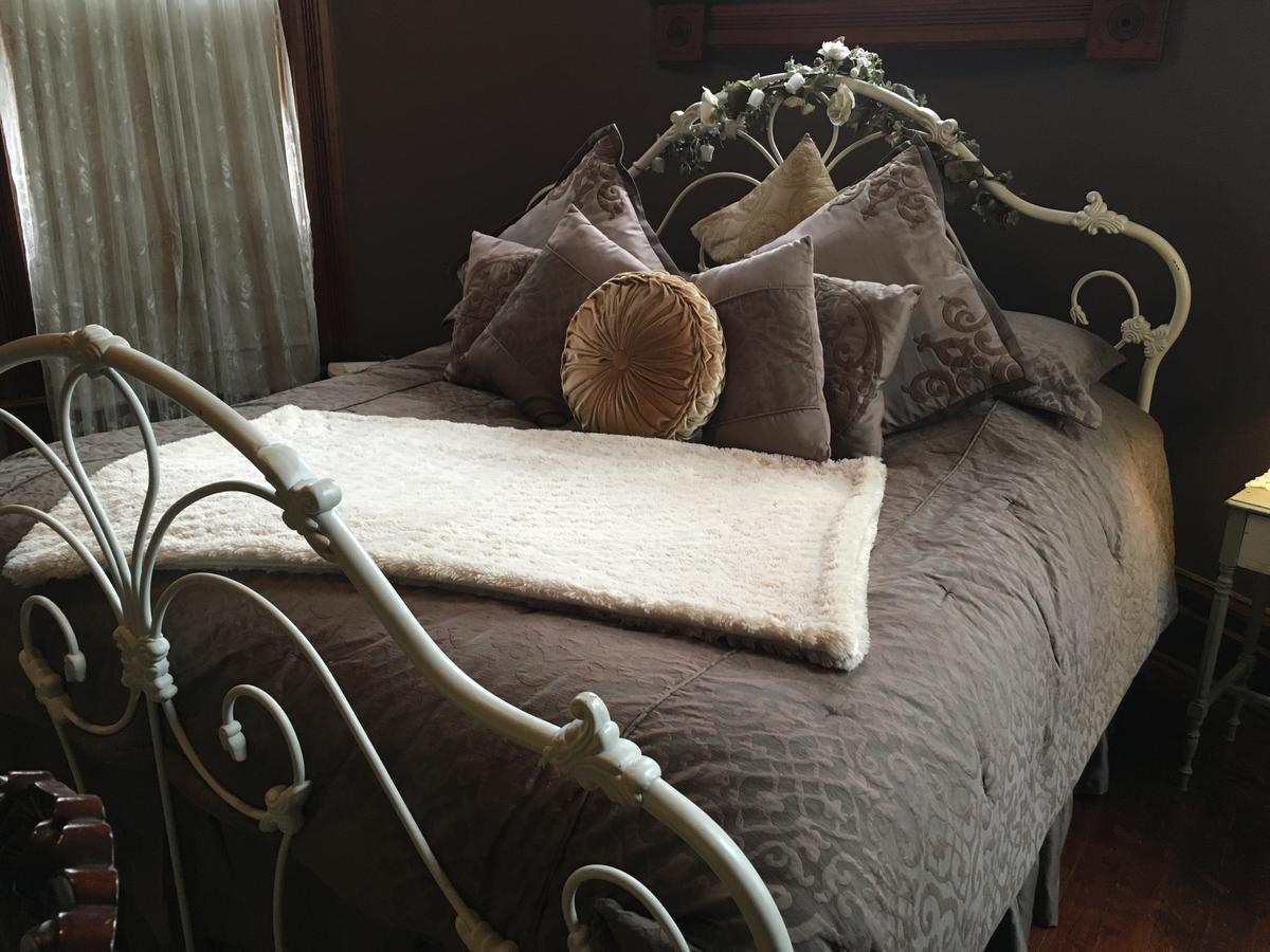 1884 Wildwood Bed & Breakfast