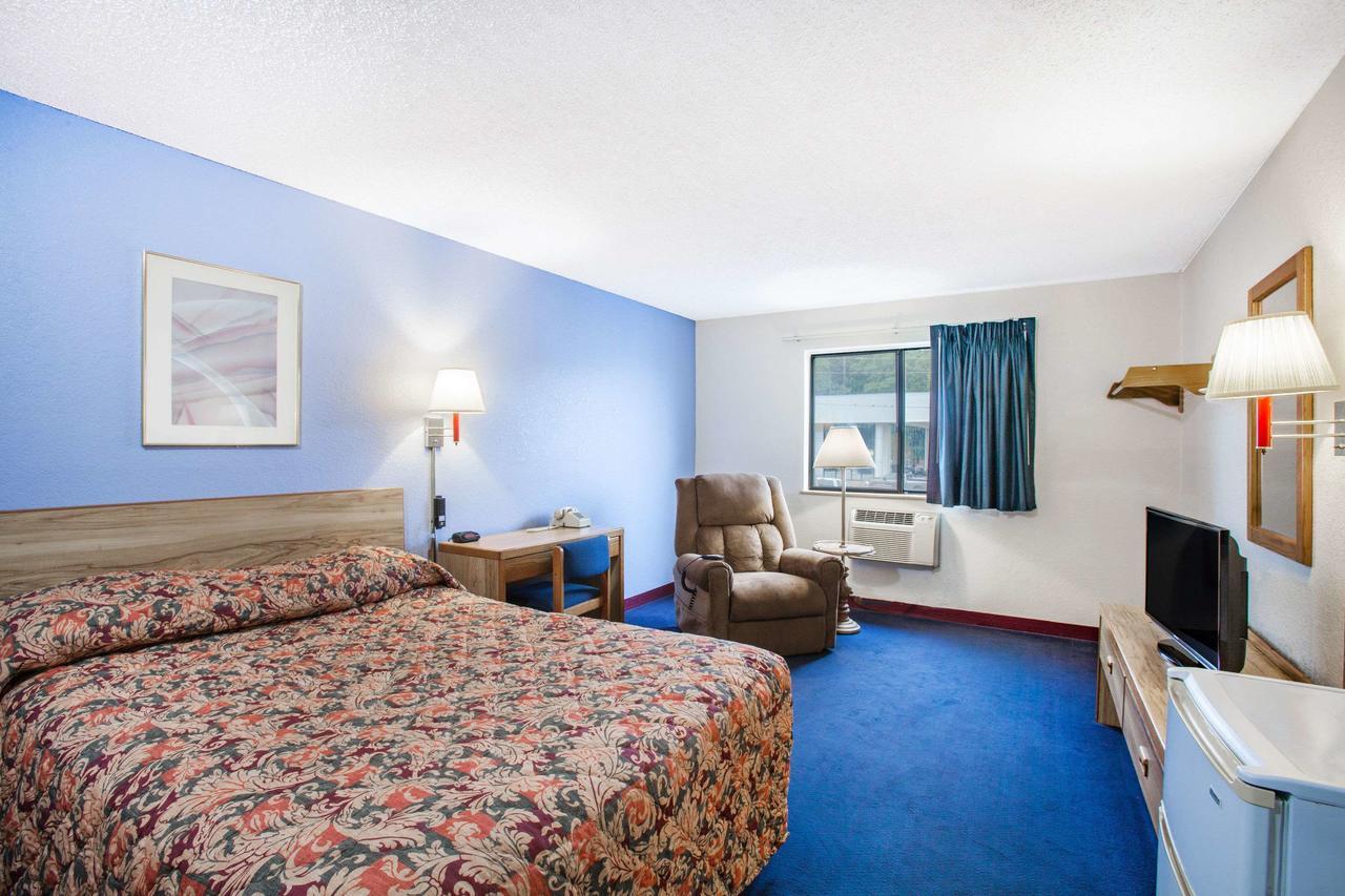Hotel Super 8 By Wyndham 2*
