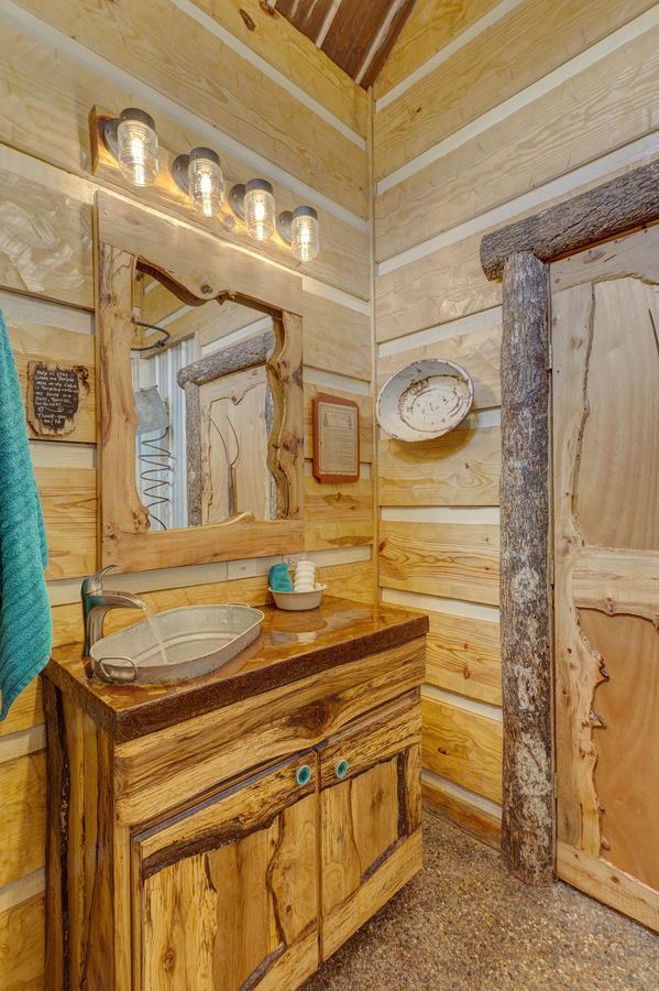 Fox Pass Cabins Bed & Breakfast 3*