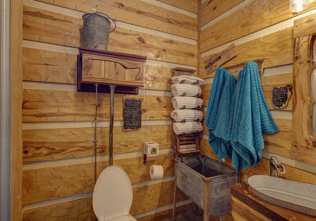 Fox Pass Cabins Hot Springs