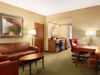 Embassy By Hilton At Convention Center