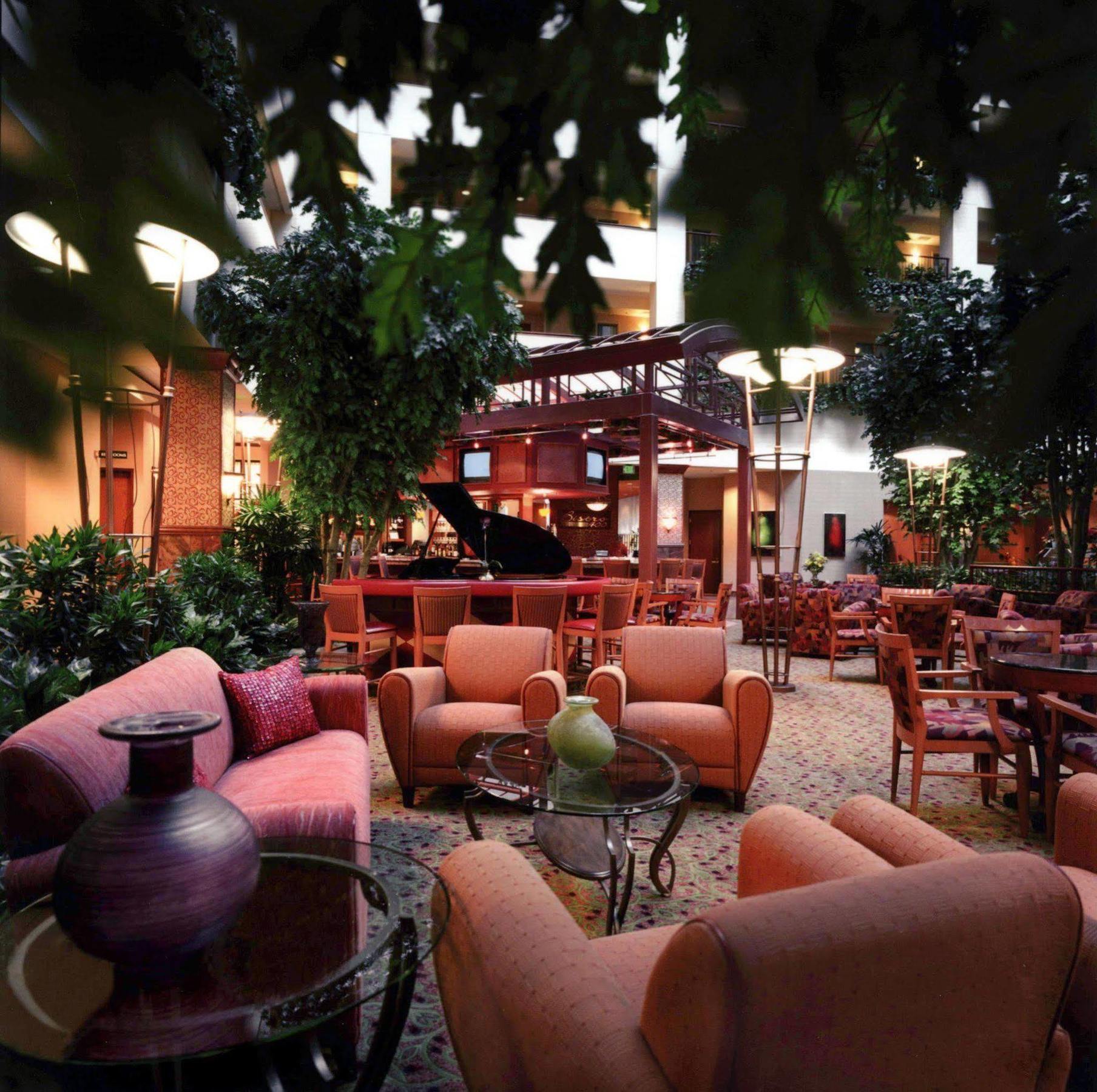 Hotel Embassy By Hilton At Convention Center Hot Springs