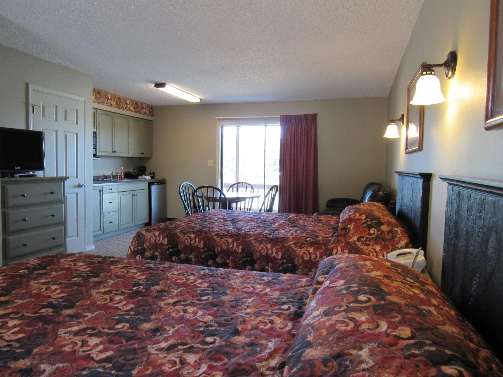 Country Lake Inn Hot Springs