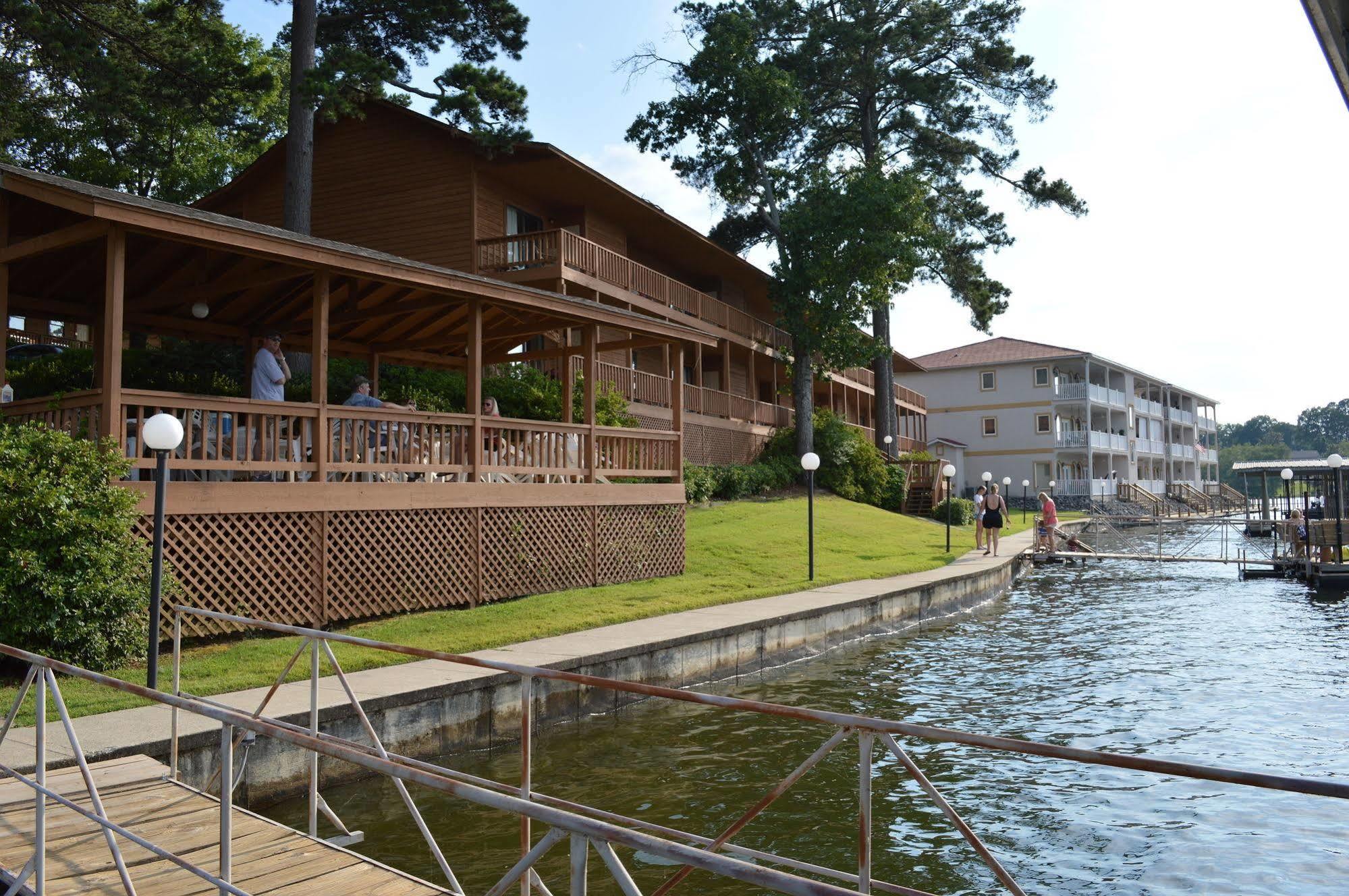 Country Lake Inn 3*