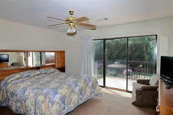 Emerald Isle Apartment