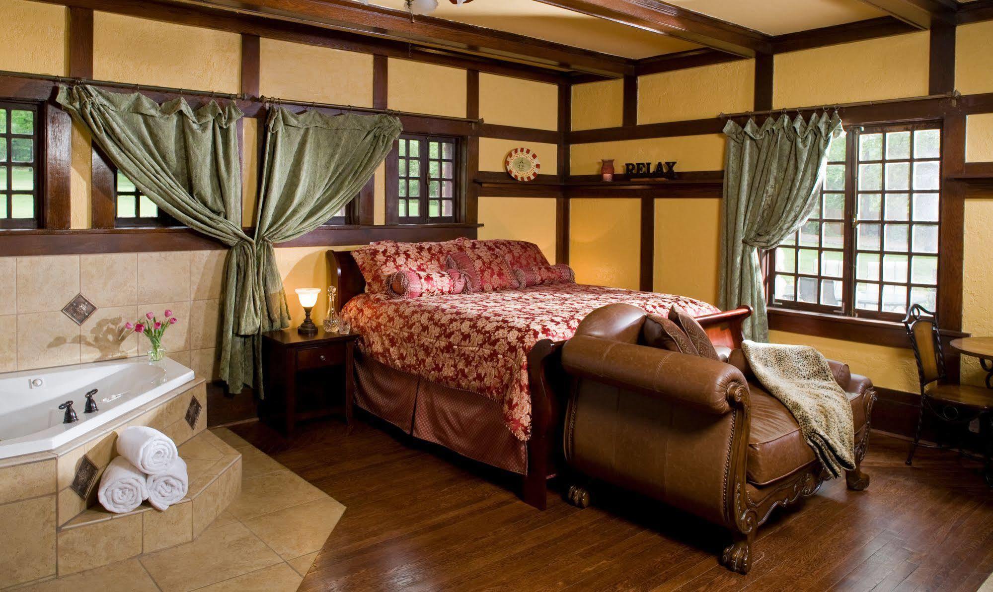 Hilltop Manor Bed & Breakfast