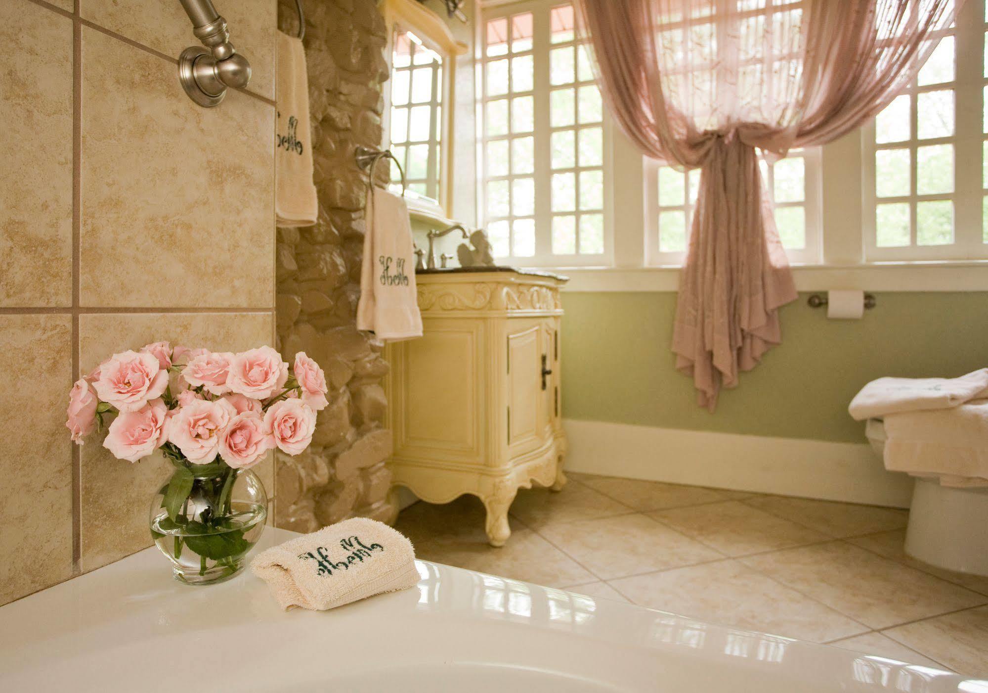 Hilltop Manor 4*