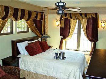 Hilltop Manor 4*
