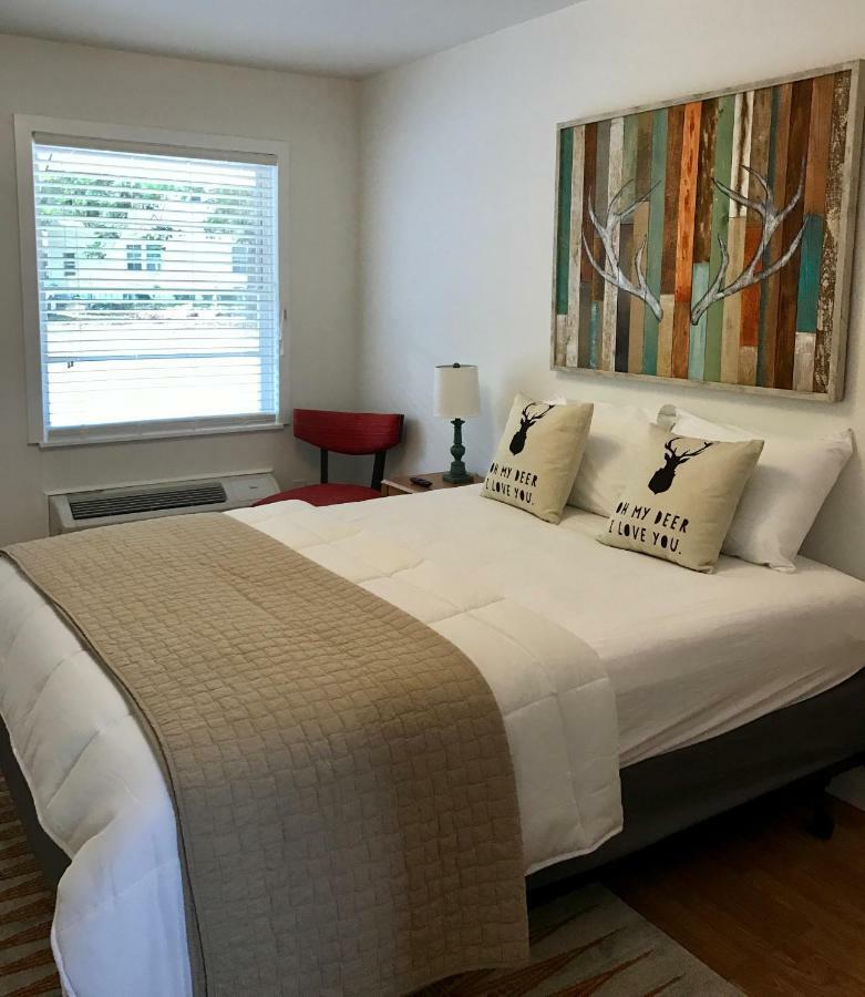 Dame Fortune's Court Hotel Hot Springs
