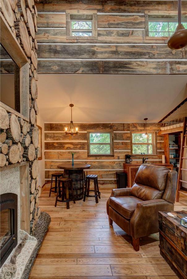 Fox Pass Cabins *