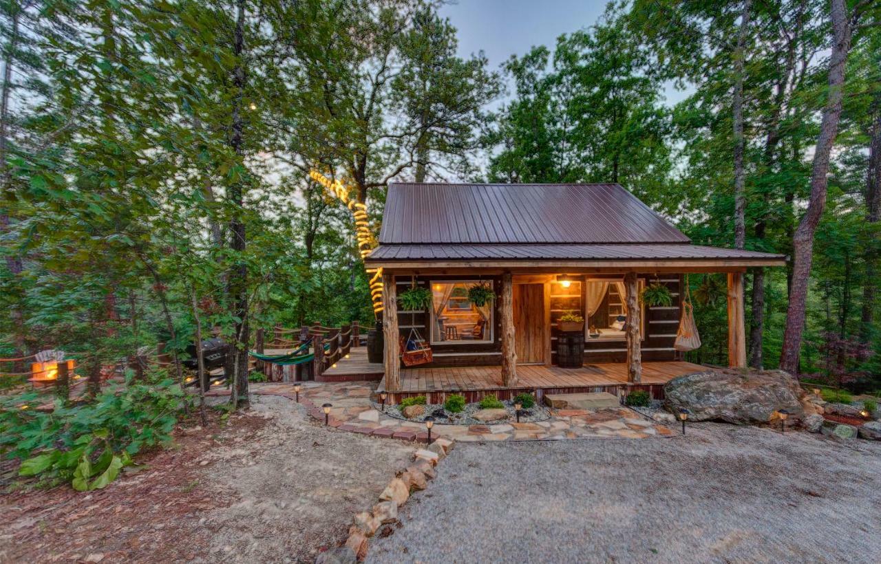 Fox Pass Cabins * Hot Springs