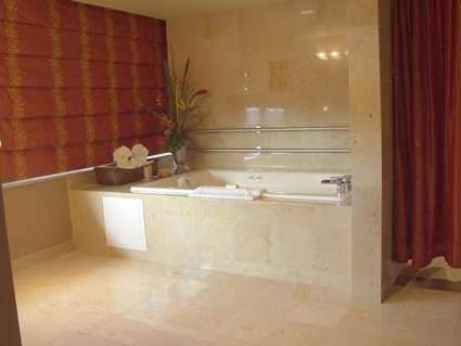Hotel Embassy By Hilton At Convention Center 4*