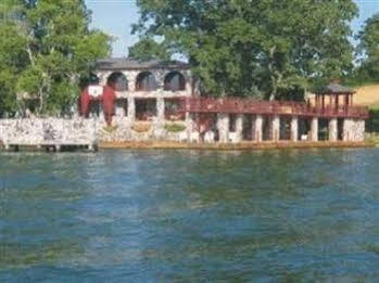 Butler Manor Hotel 3*