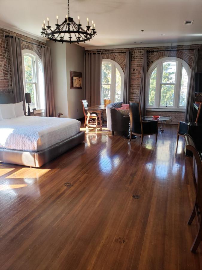 Hale Hotel