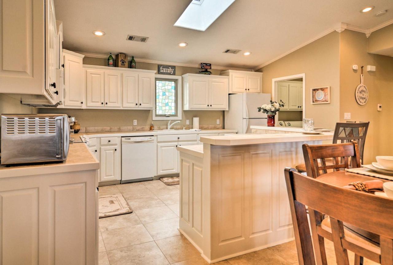 On Lake Hamilton With Balcony And Views *