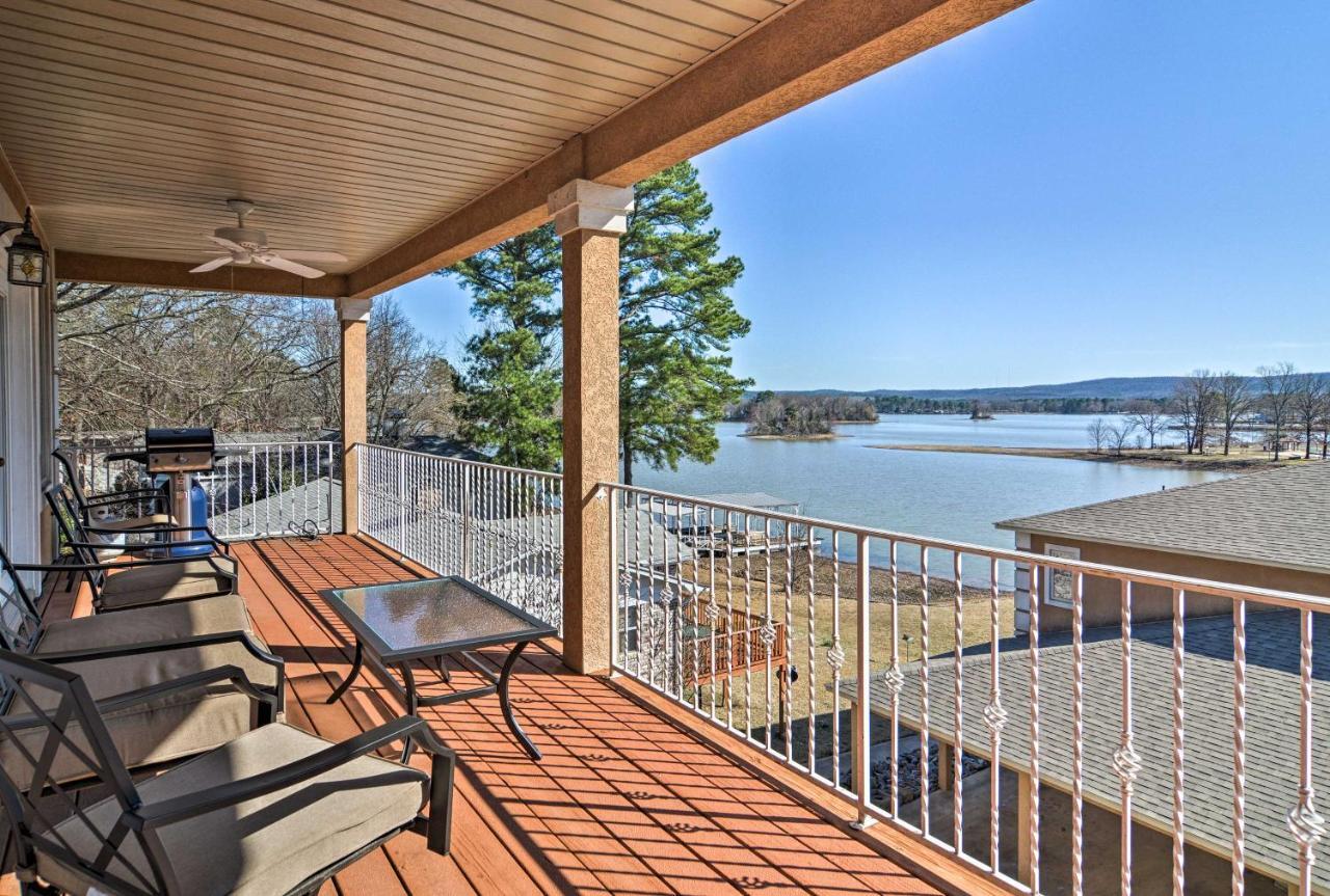 On Lake Hamilton With Balcony And Views Apartment