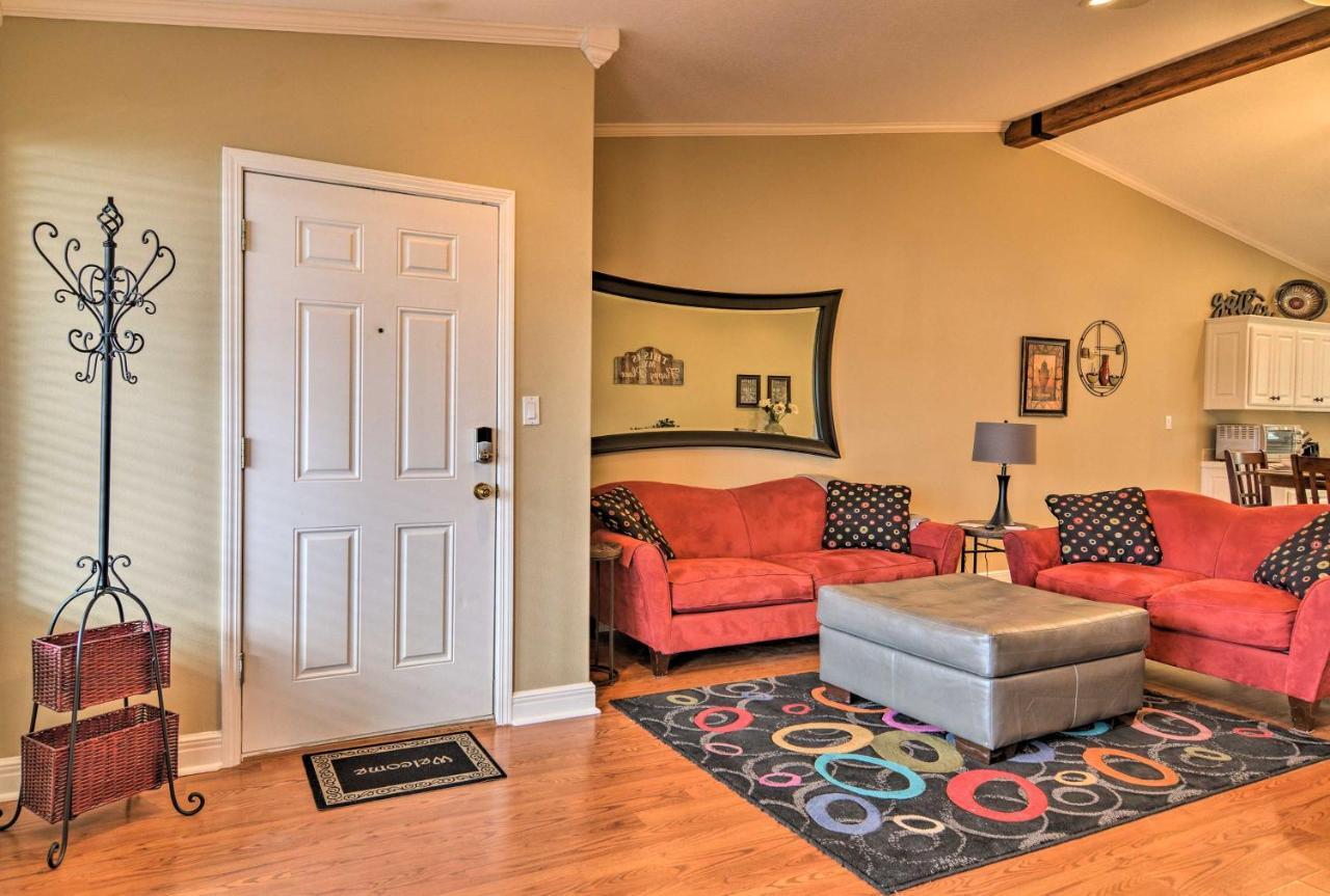 On Lake Hamilton With Balcony And Views Apartment *