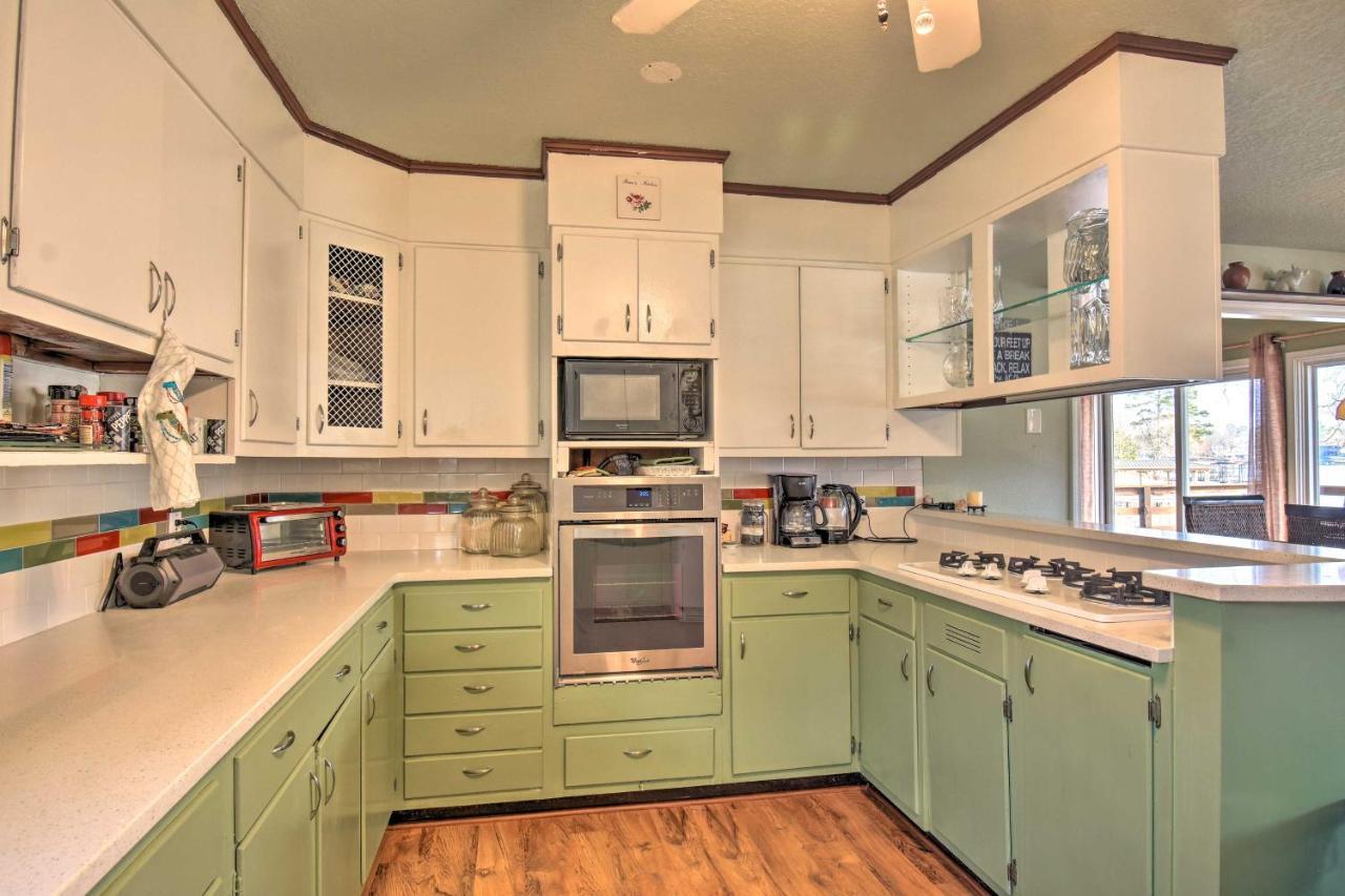 Holiday home Lakefront With Updated Deck And Dock!