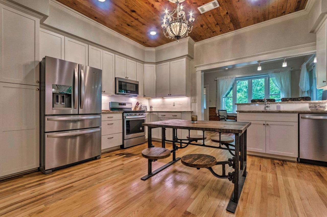 Spacious And Updated 1920s Hsnp Craftsmen Hot Springs