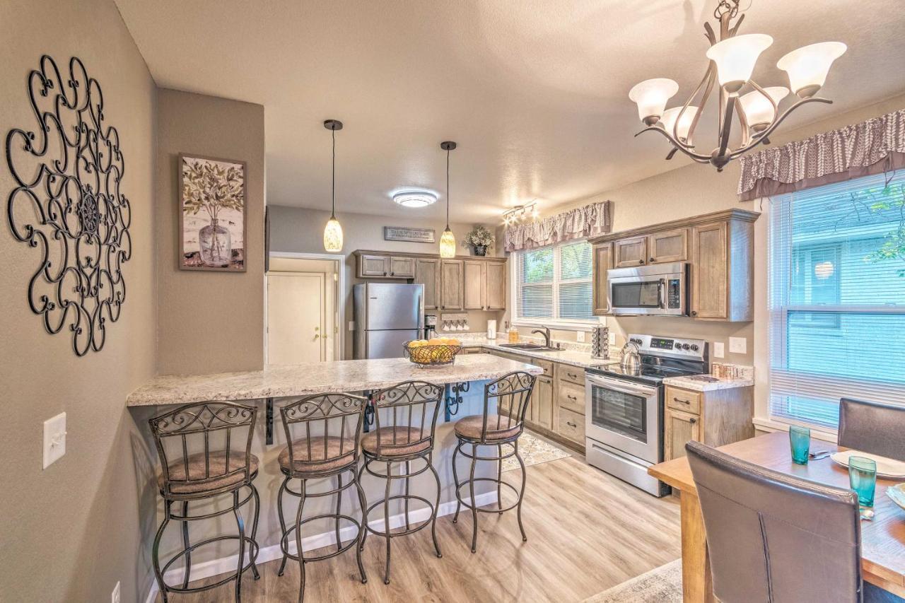 Holiday home Remodeled Downtown With Porch *