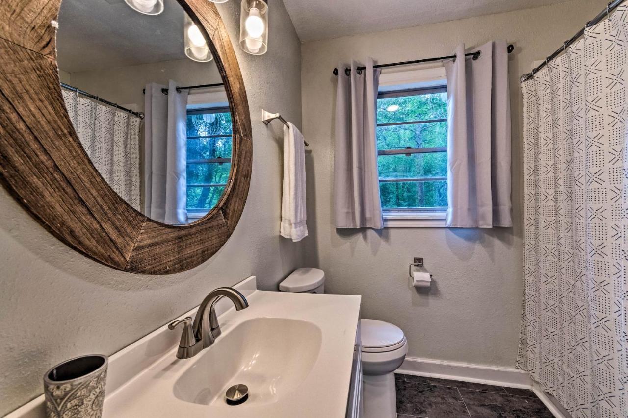 Centrally Located With Deck! * Hot Springs