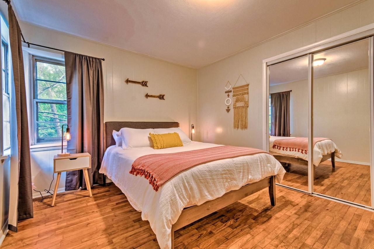 Centrally Located With Deck! Hot Springs