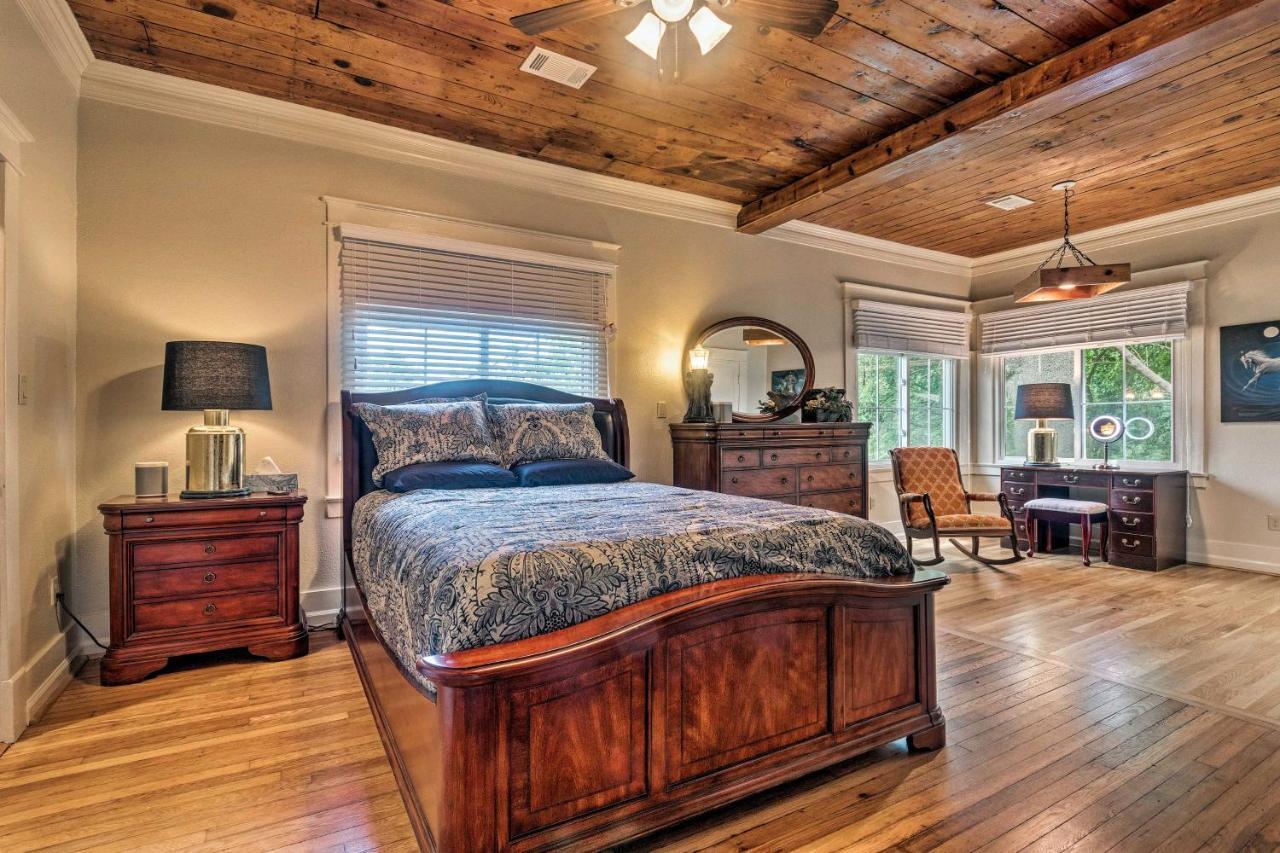 Spacious And Updated 1920s Hsnp Craftsmen Hot Springs