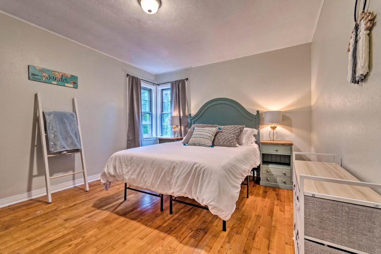 Centrally Located With Deck! * Hot Springs