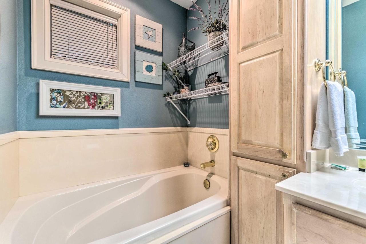 Holiday home Hamilton Home, 5 Min To Oaklawn Race Track! *