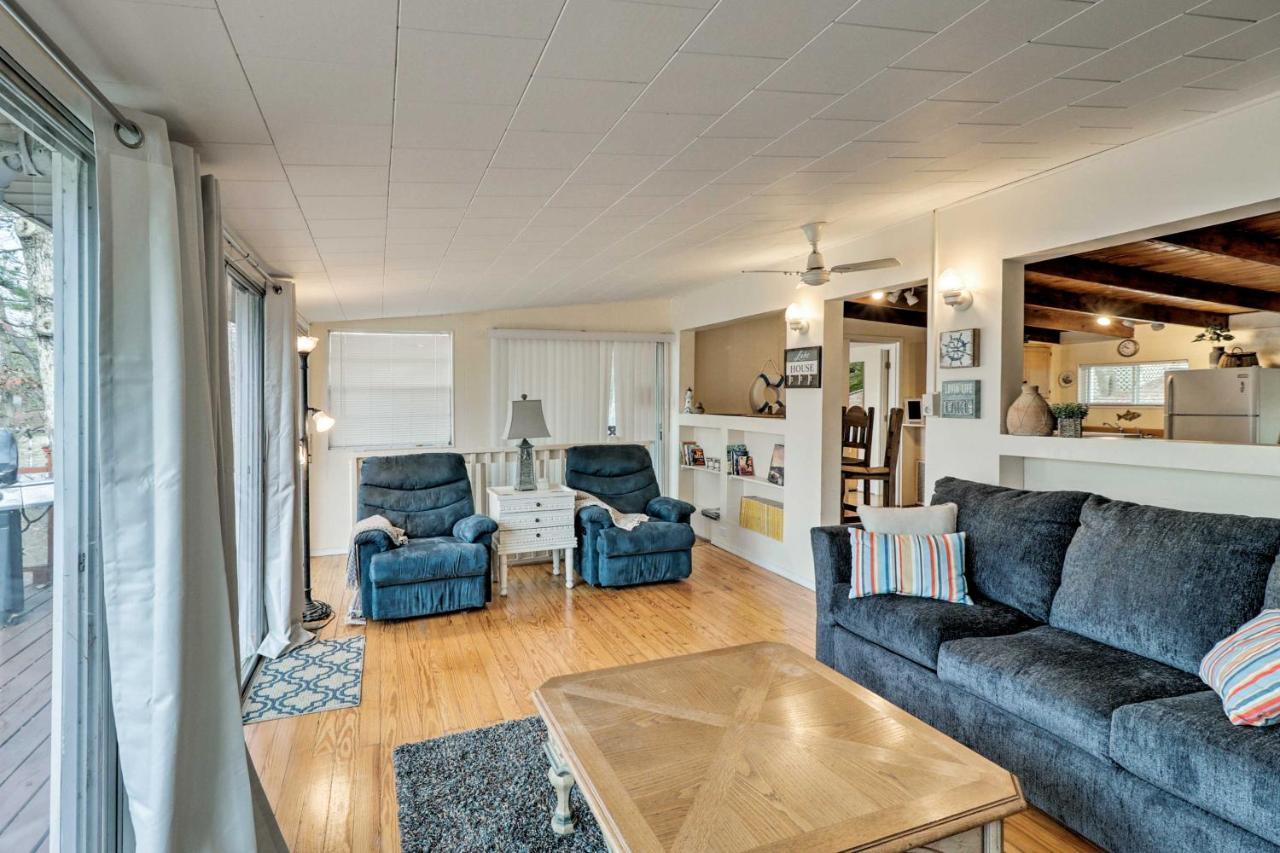 Riverfront Retreat With Fire Pit And Grill Holiday home *