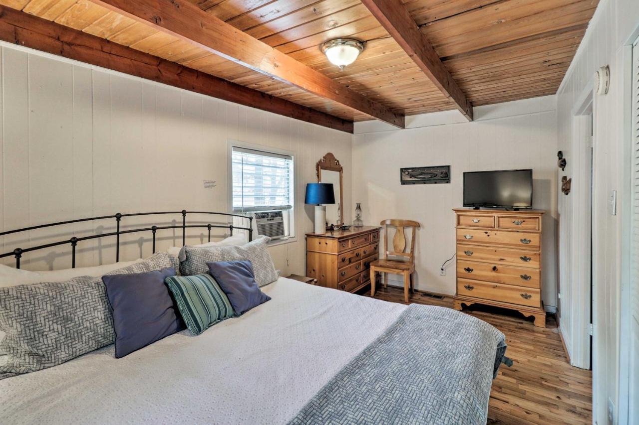 Riverfront Retreat With Fire Pit And Grill Holiday home Hot Springs