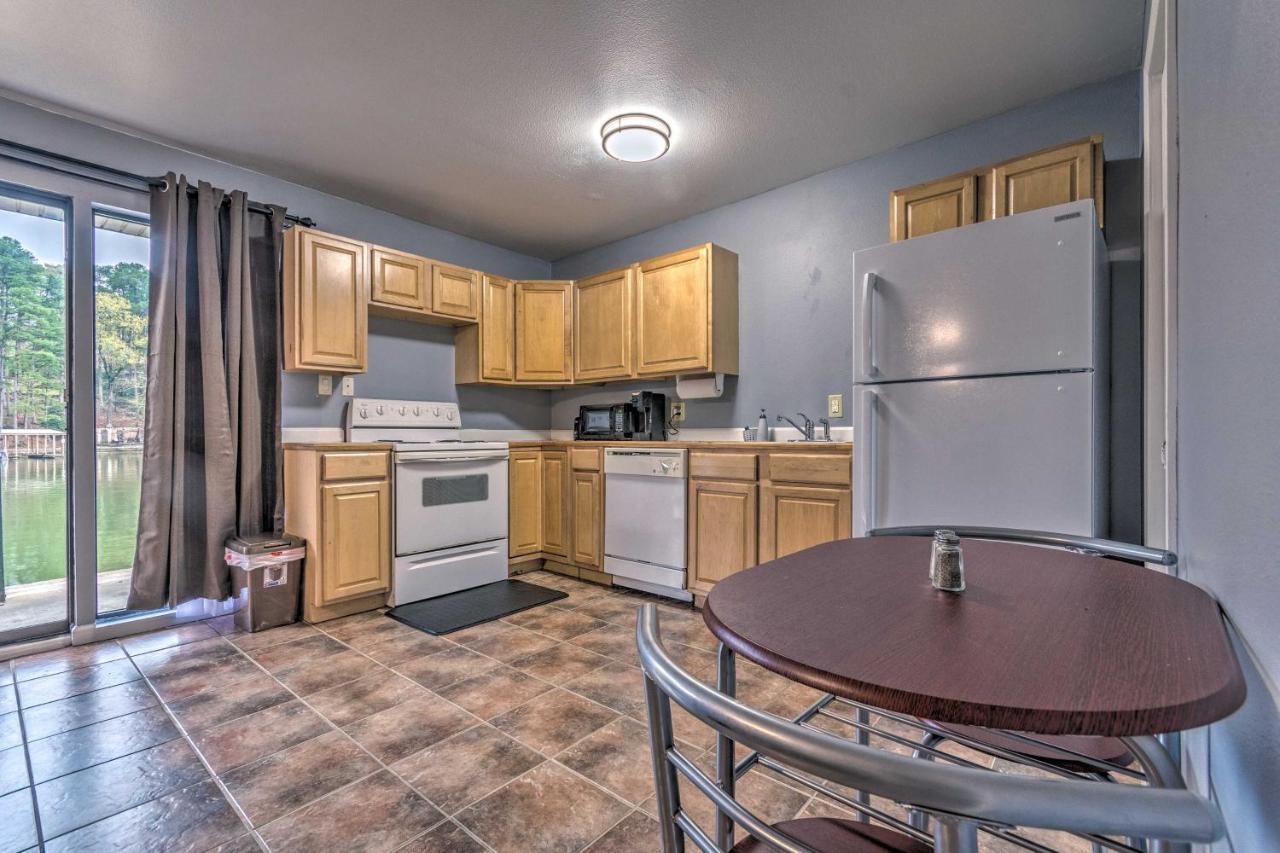 Apartment Modern With Dock On Lake Hamilton!