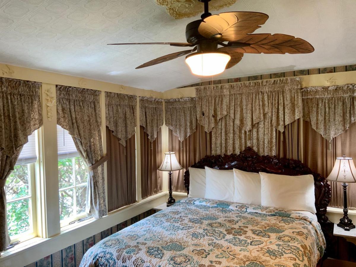The Gables Bed & Breakfast 2*