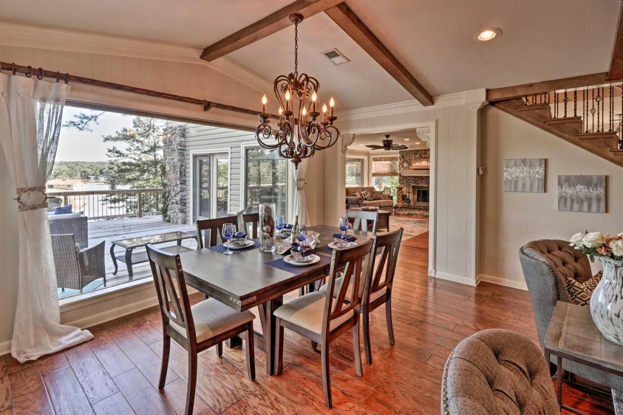 Holiday home Luxury Oasis On With Private Dock!