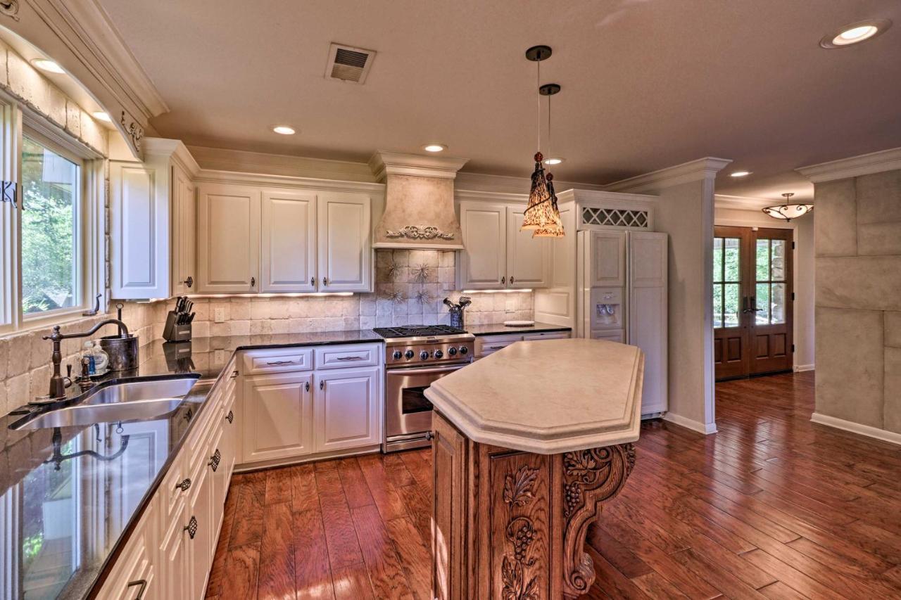Luxury Oasis On With Private Dock! *