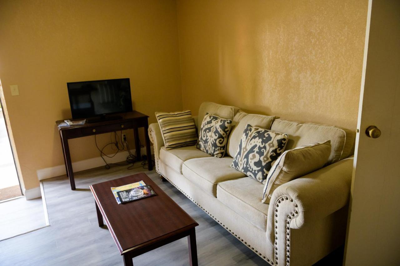 Kings Motel 2*