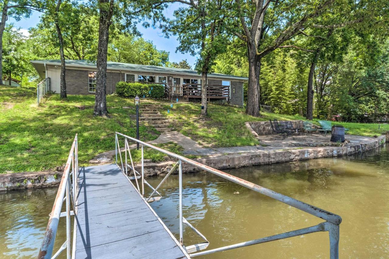 Holiday home Lakefront With Updated Deck And Dock! *
