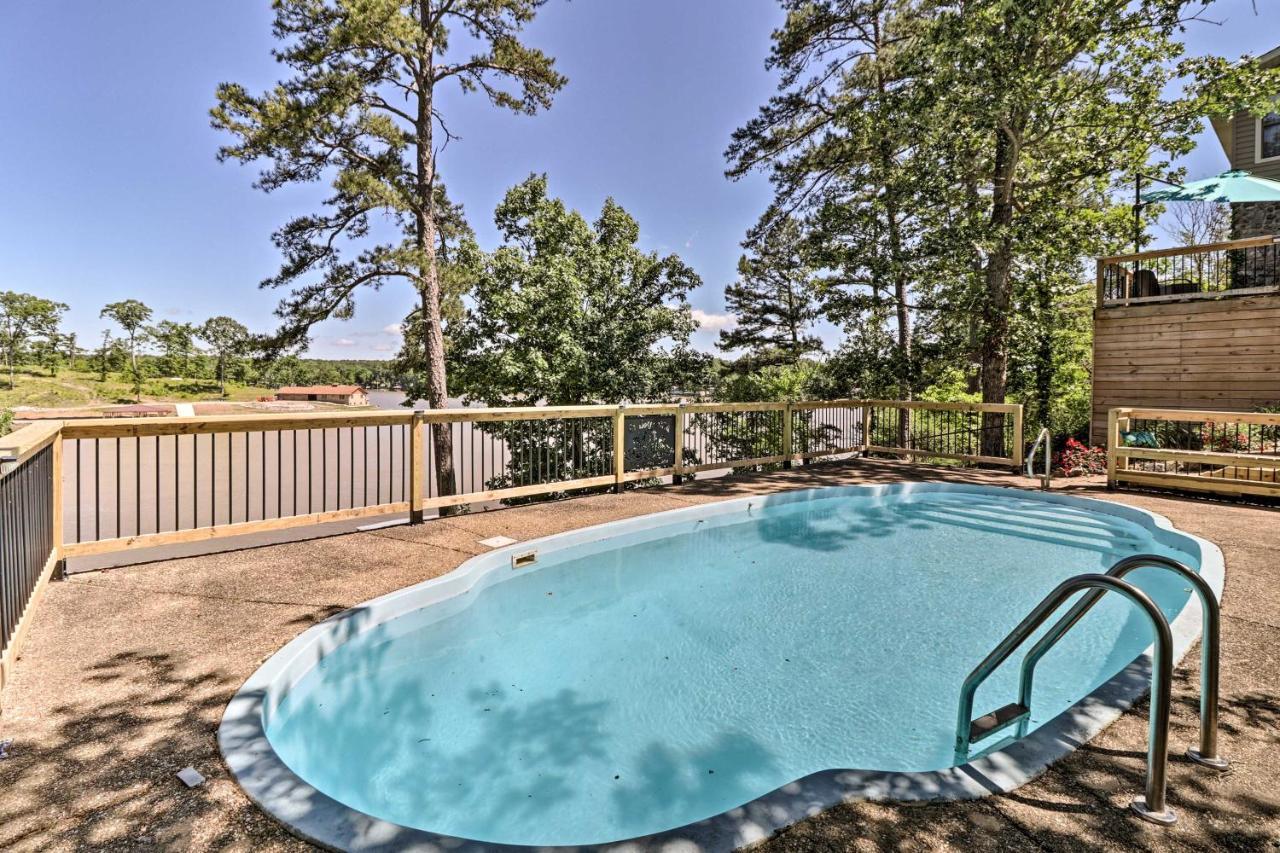 Luxury Oasis On With Private Dock! Holiday home Hot Springs