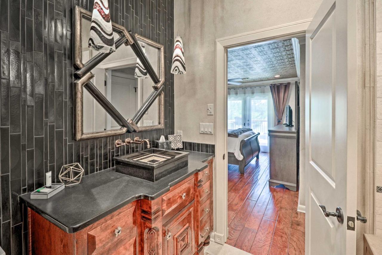 Luxury Oasis On With Private Dock! Holiday home Hot Springs