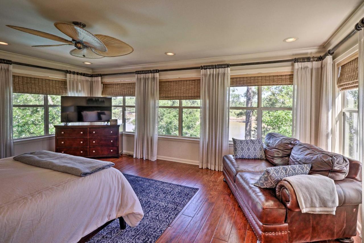 Holiday home Luxury Oasis On With Private Dock! *
